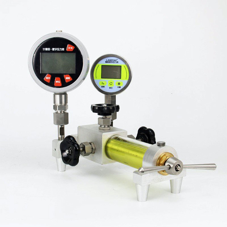 Multiple Range Intelligent Digital Pressure Calibrator Hand Pump Pressure Calibrator