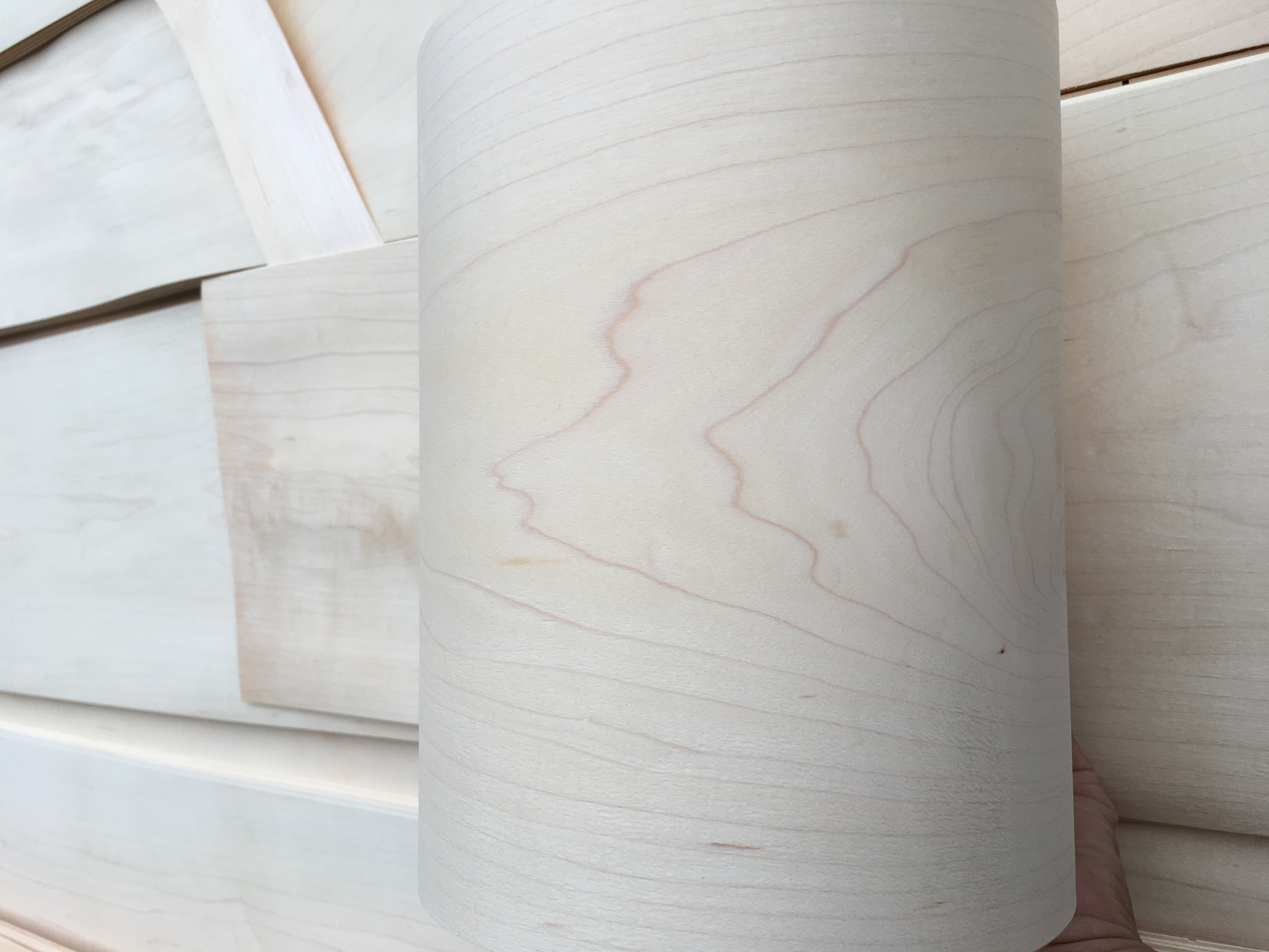 Wholesale Natural Maple Veneers Sheet Mountain Grain 0.45mm Maple Wood Veneer for Skateboards Wood Veneer