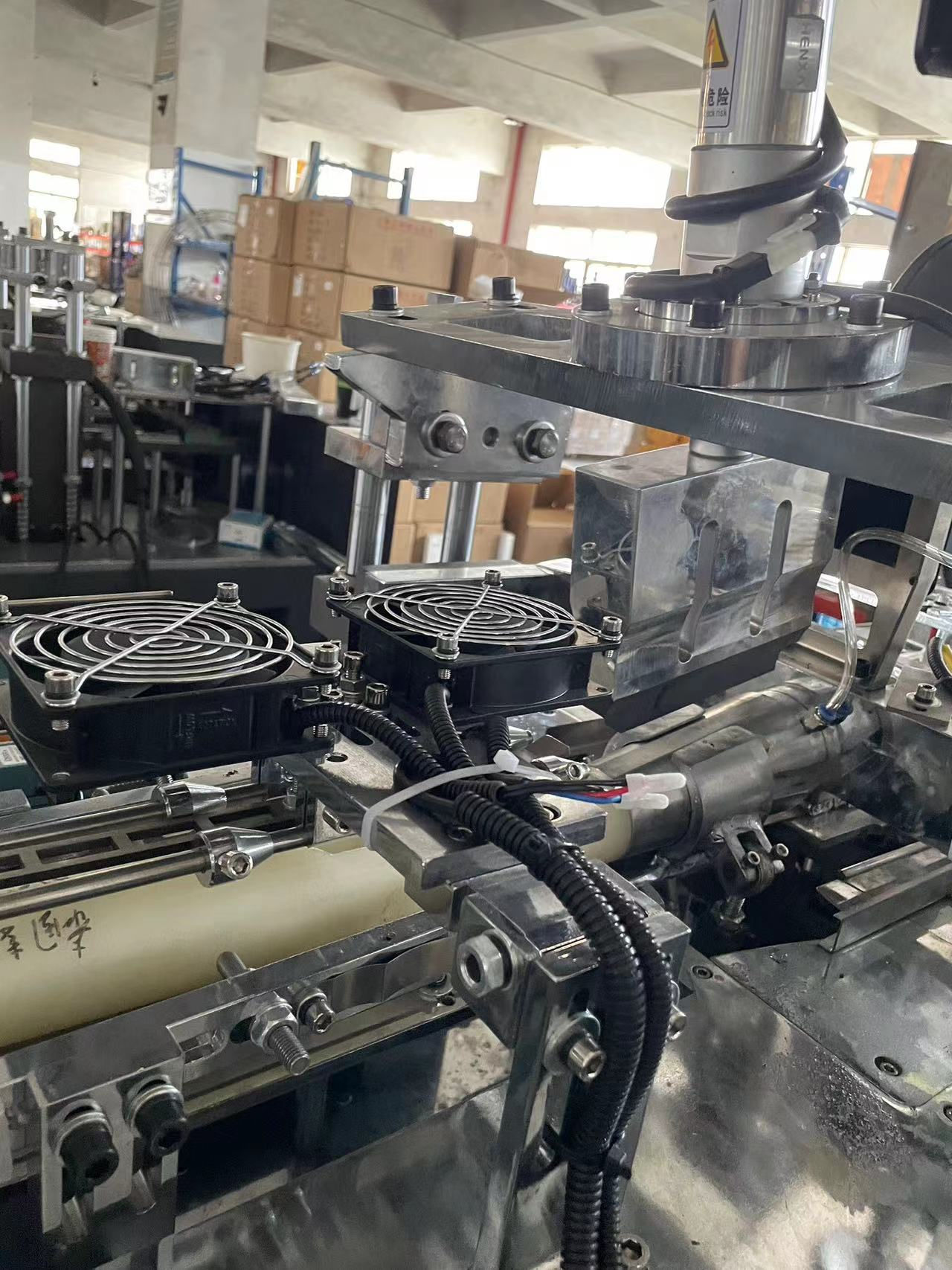 Food Shop 6.5kw Paper Cup Forming Machine 100-110pcs/Min Fully Automatic with Voltage 380V/220V 50Hz/60Hz