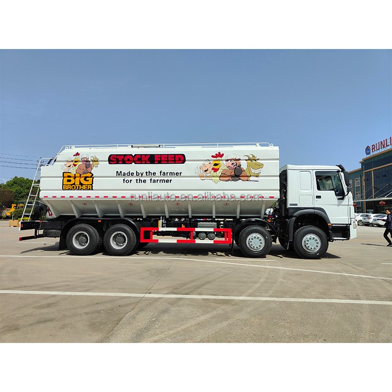 Sinotruk LHD RHD Livestock Feed Truck Animal 6X4 Bulk Feed Truck