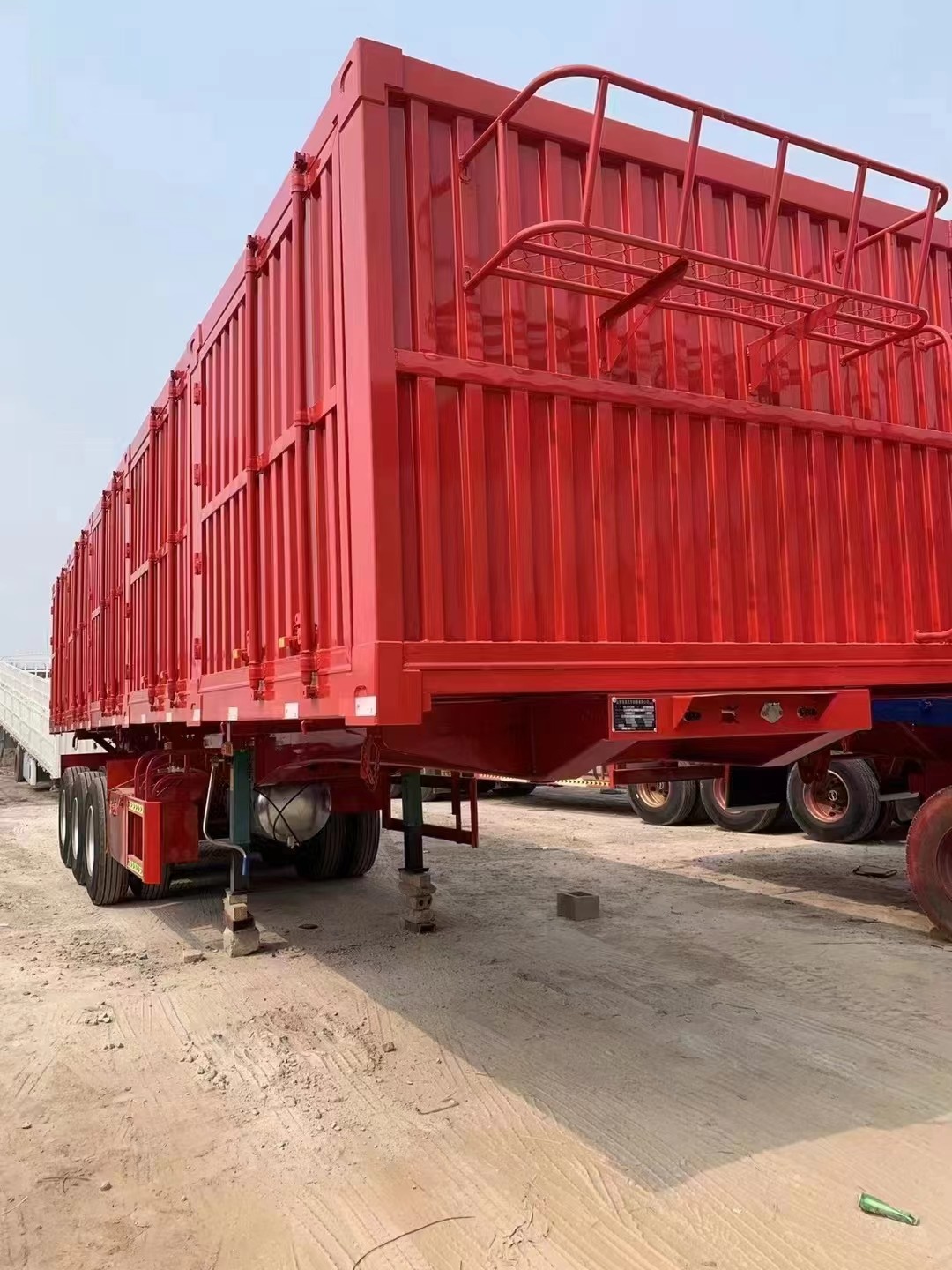 50cbm 80 Tons Tractor Side Dump Semi Trailer 3 Axles Side Tipper Semi Truck Trailer