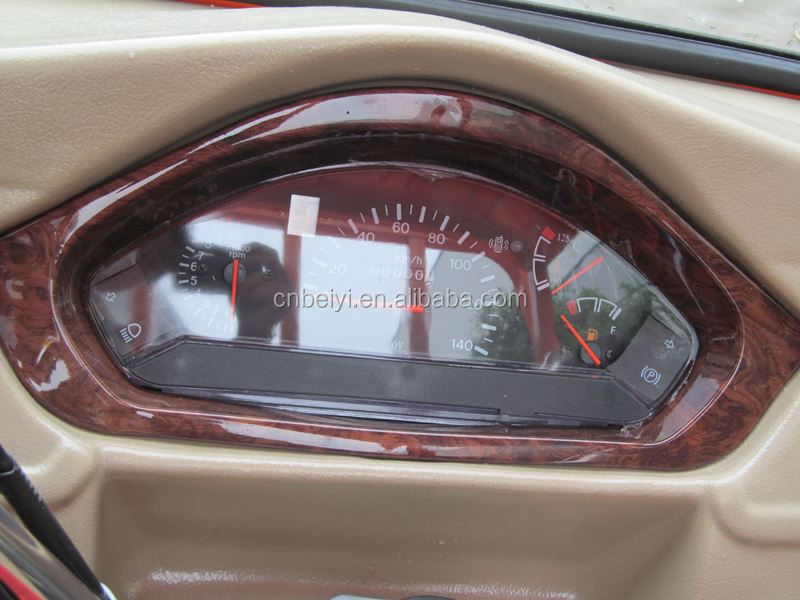 Closed Body Type Three Wheel Motorcycle Cargo Tricycle 250cc With 36A Battery