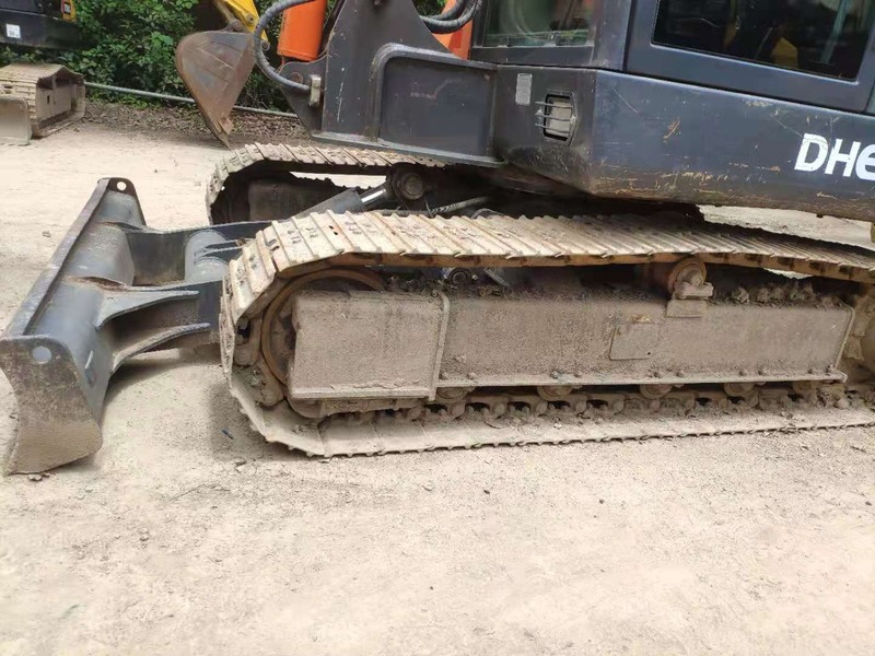 Orange Doosan Excavator 3 Ton 6000 KG 67 Power Low Working Hours