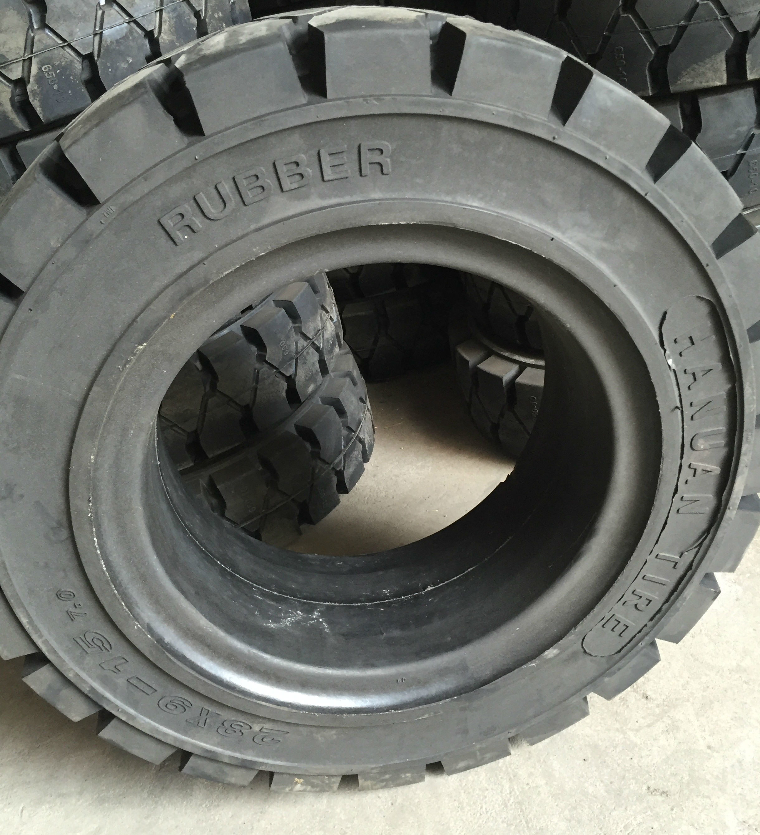 industrial forklift tire with good wear resistance DOT CCC ISO certification