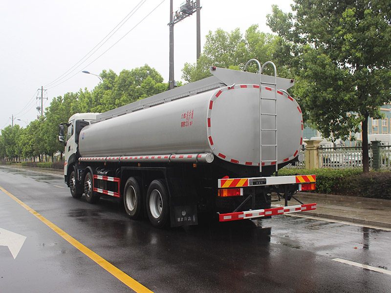 Dongfeng Huge Capacity 28 Cubic Meter Liquid Loaded Vehicle