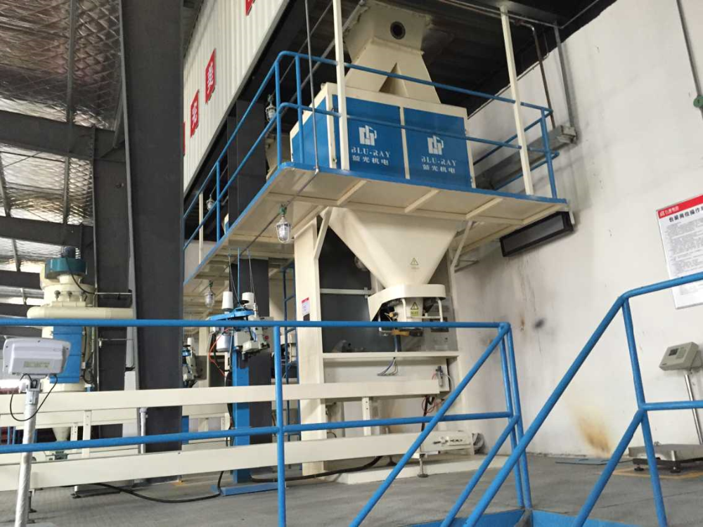 Fast packing speed 500-600 bags/hour 25kg bags granular prill urea vertical packing machine