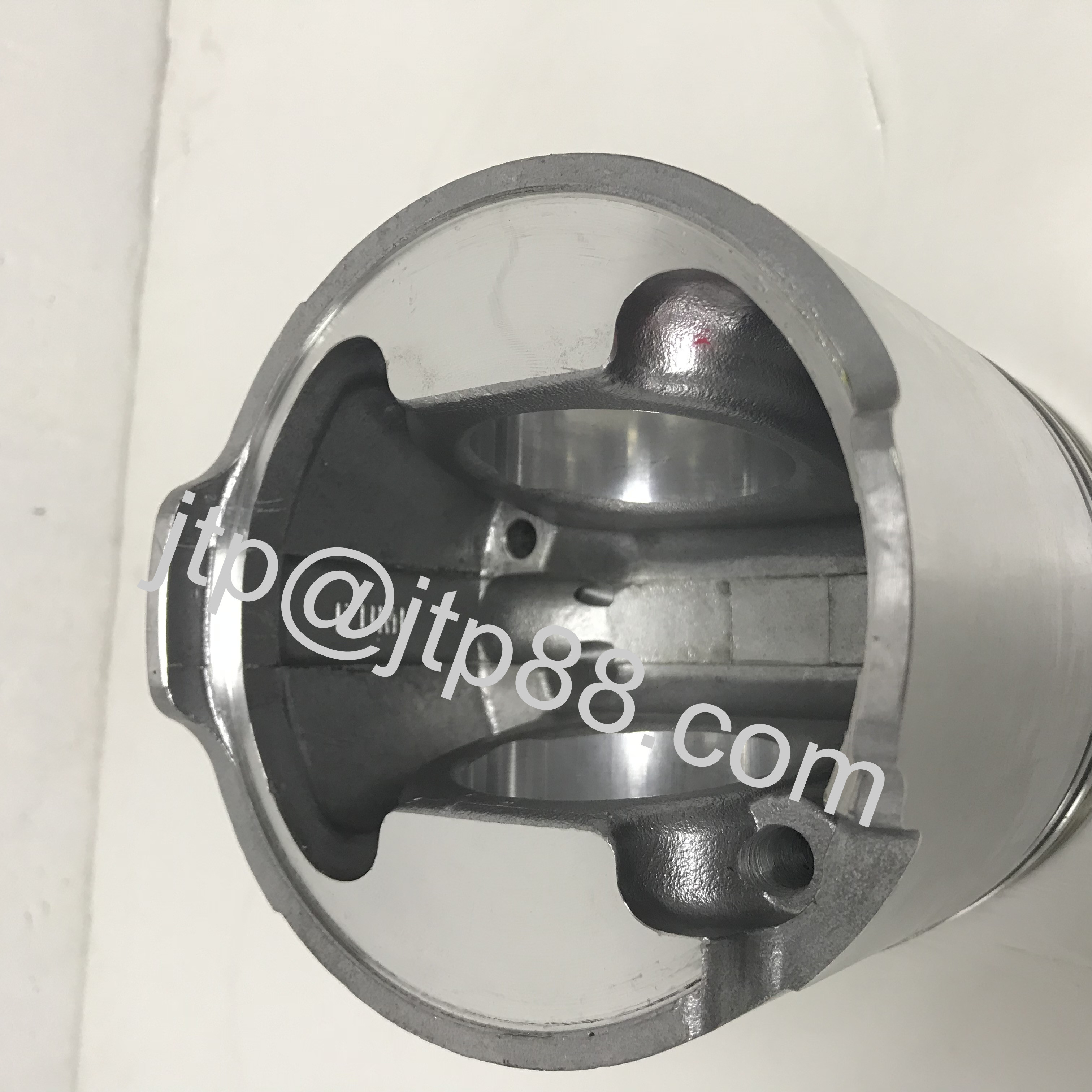 Truck Bus RD8 Diesel Engine Parts Nissan Pistons 12011-97012 With Pin And Clip