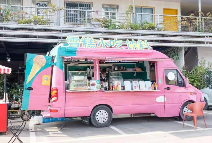 Small Hot Dog Pizza Food Cart with Customized Design and 40kms per hour Machinery