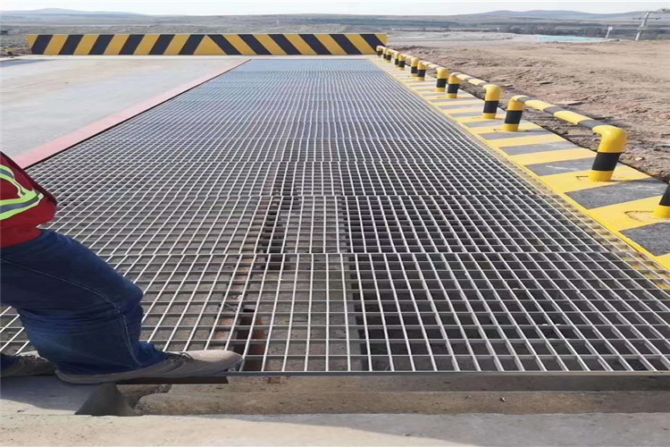 Industrial Welded Plain Type Serrated Bar Hot DIP Galvanizing Steel Structure Grating For Stair Tread