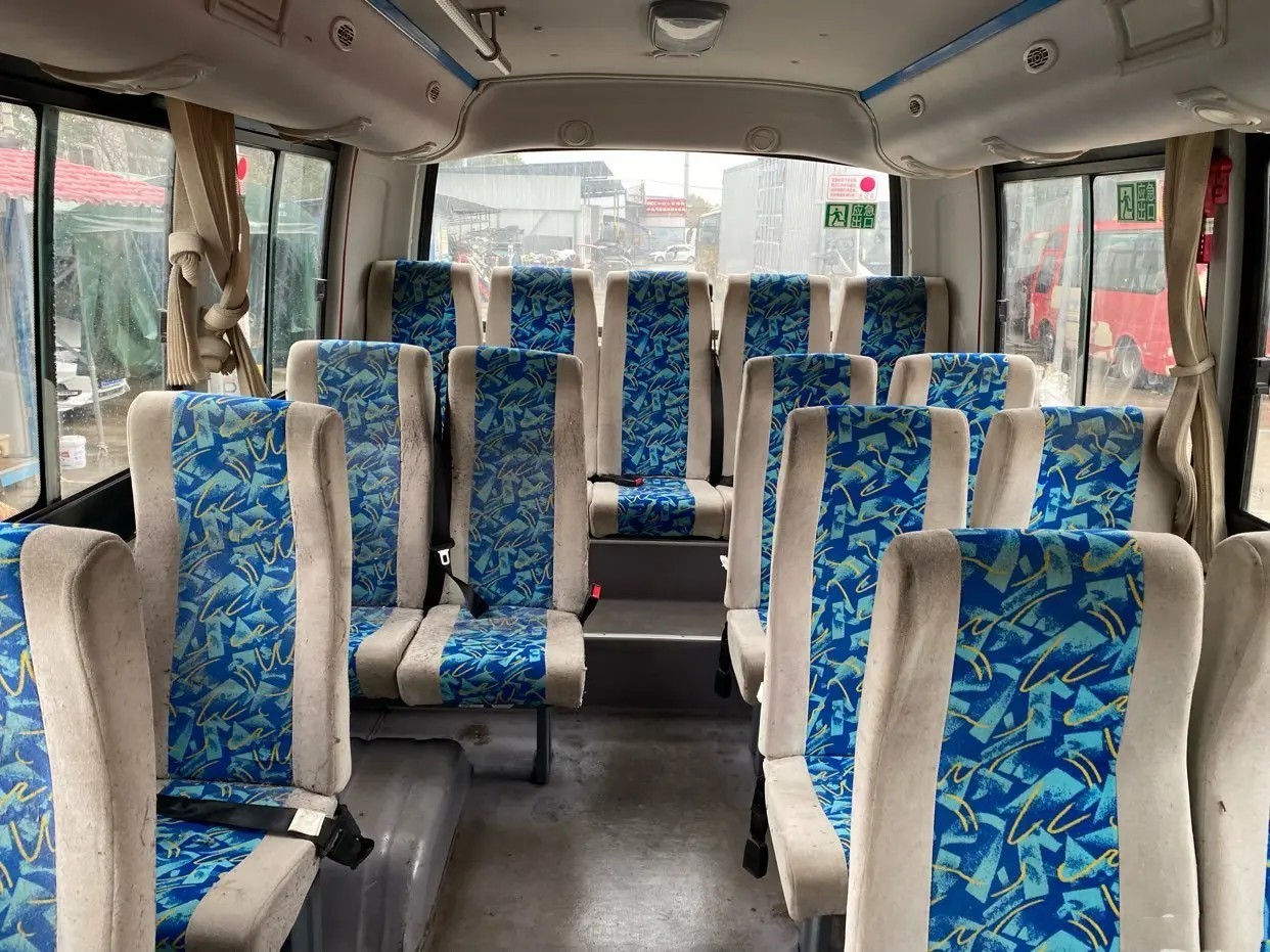 2nd Hand Bus Sliding Windows Yuchai Engine 19 Seats Air Conditioner Uesd Dongfeng Mini Bus DFA6600