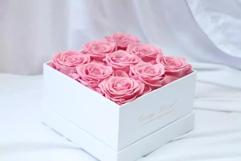 Wholesale Business Preserved eternal roses Square Boxes 9pcs Roses Inside Black Boxes Flower