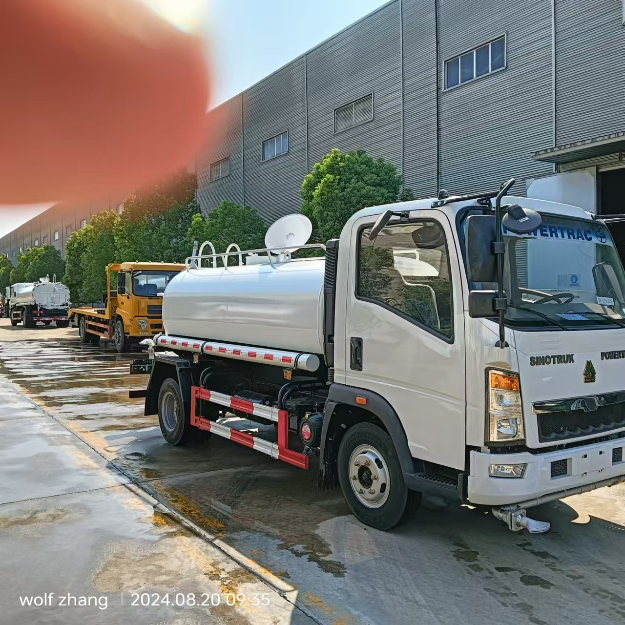 SINOTRUCK Cummins 350hp 10-16 Cubic Meter Gear Box 8 Degreewater Truck for Watering Plants,rushing Roads