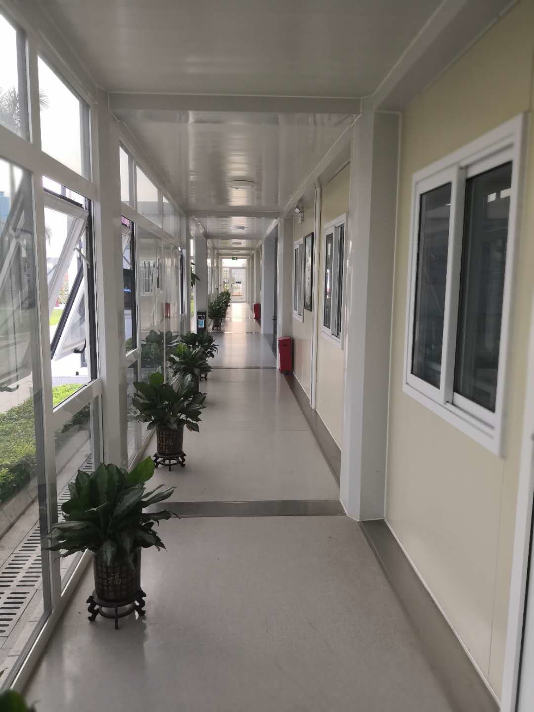 Modular 20ft Container House Prefabrikasi Kantor Kantor Pra-Built Container Dormitory