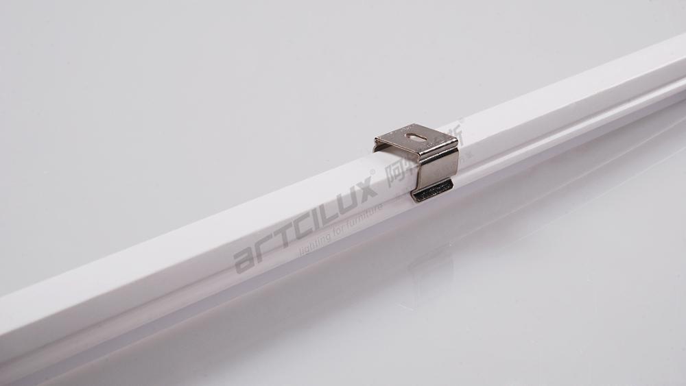 12V Standard Cabinet Strip Light 90lm White Emitting Color Adjustable Length