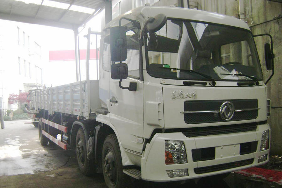 210HP Euro4 Dongfeng Cummins Camions DFL1160B5 6x2 Cargo Truck