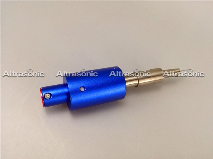 Black Ultrasonic Cutting Machine For Themoplastic Triming Installed On Machine Or Lines