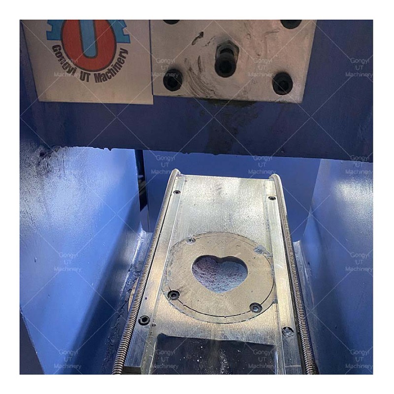 Pneumatic Bath Bomb Press Machine Perfect for Making 30-80mm Bath Balls at Home