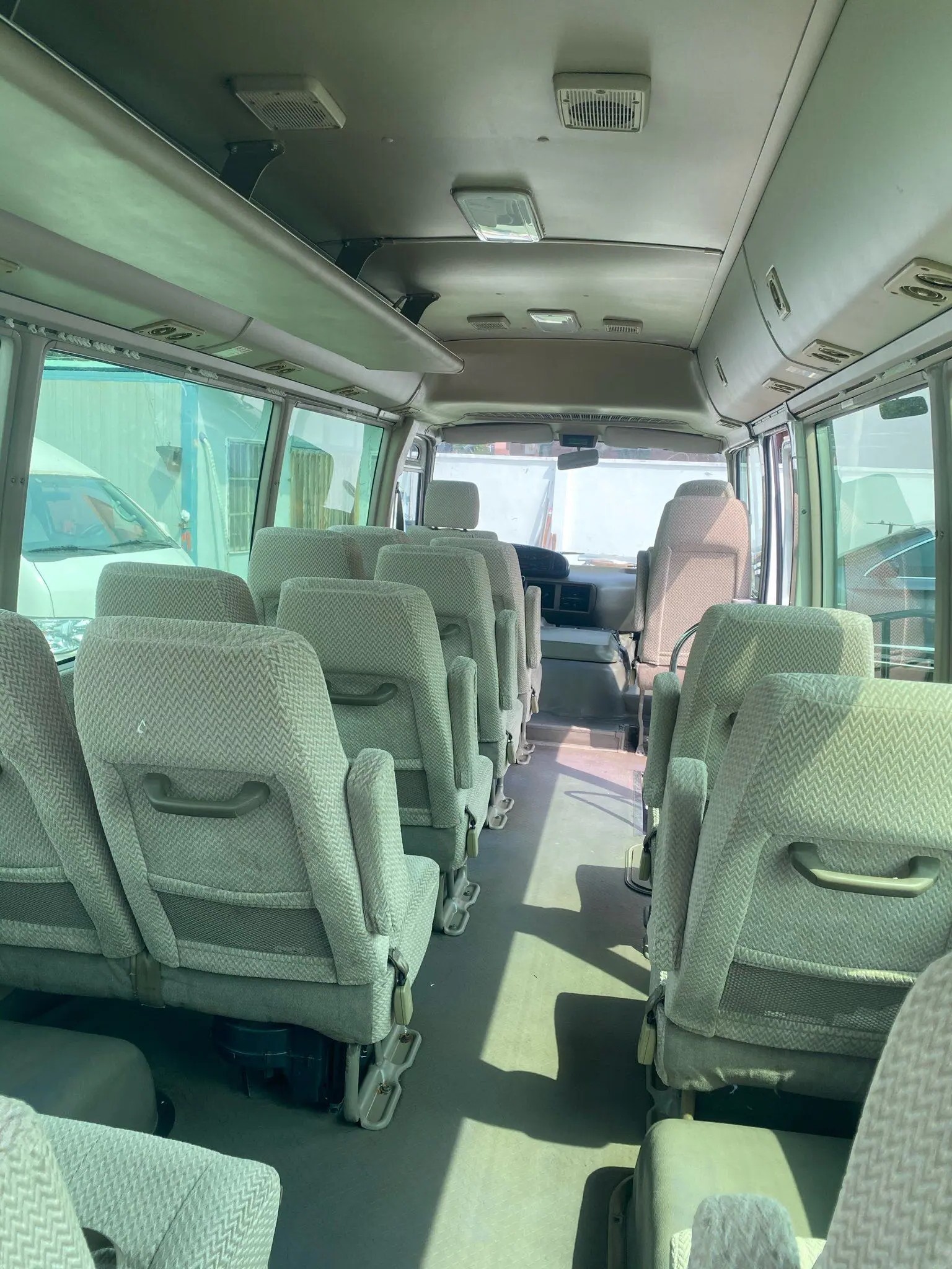 Toyota Van Second Hand SCT6702TR External Swinging Door 20 Seats Used Coaster Oil Engine EURO II