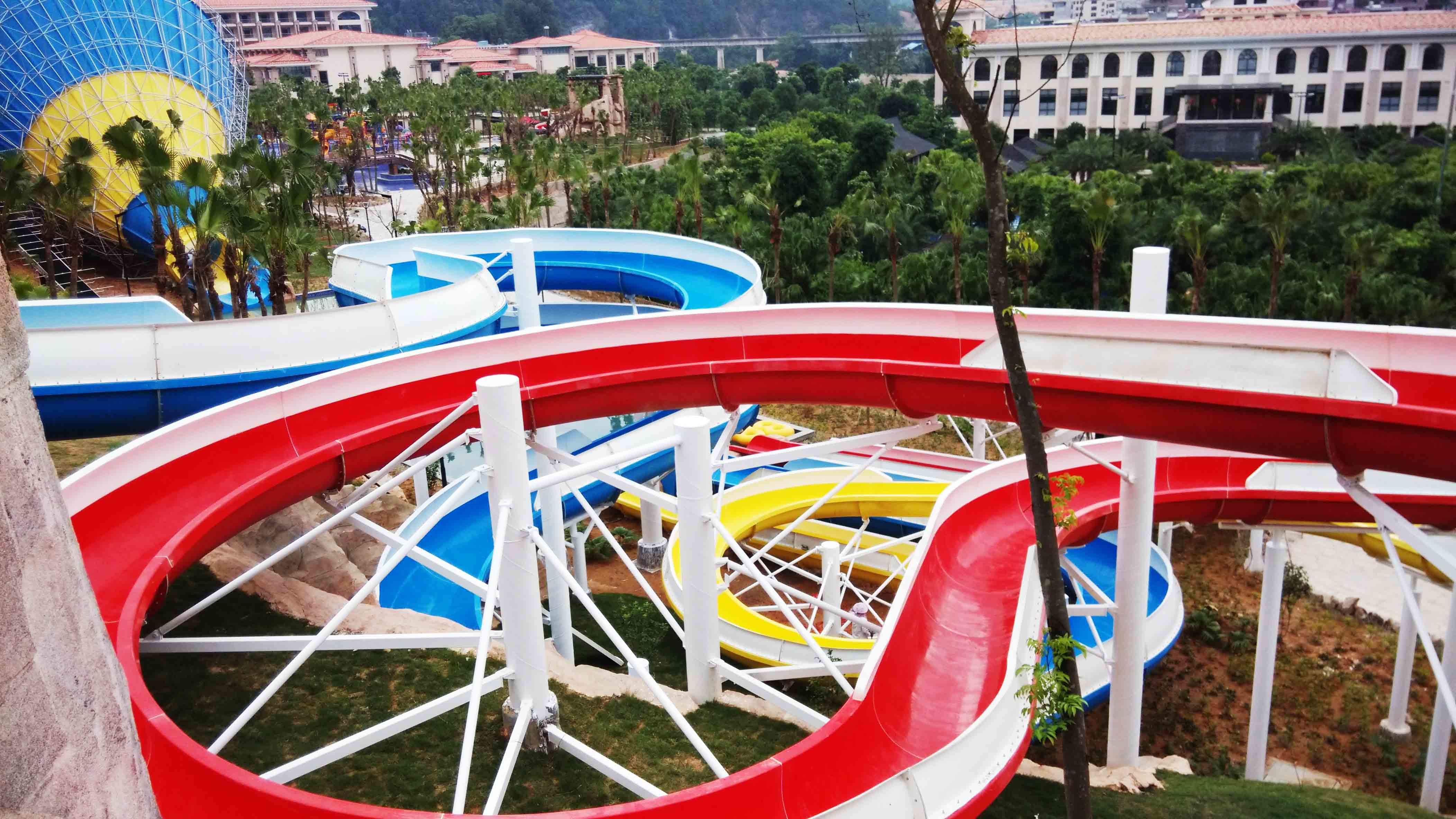 Customized Color Spiral Fiberglass Water Slides Galvanized Carbon Steel Frame