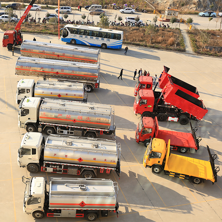 High Repurchasing 2.5 Diesel Mini Trucks with Cargo Tank Dimension 3950X1860X400MM