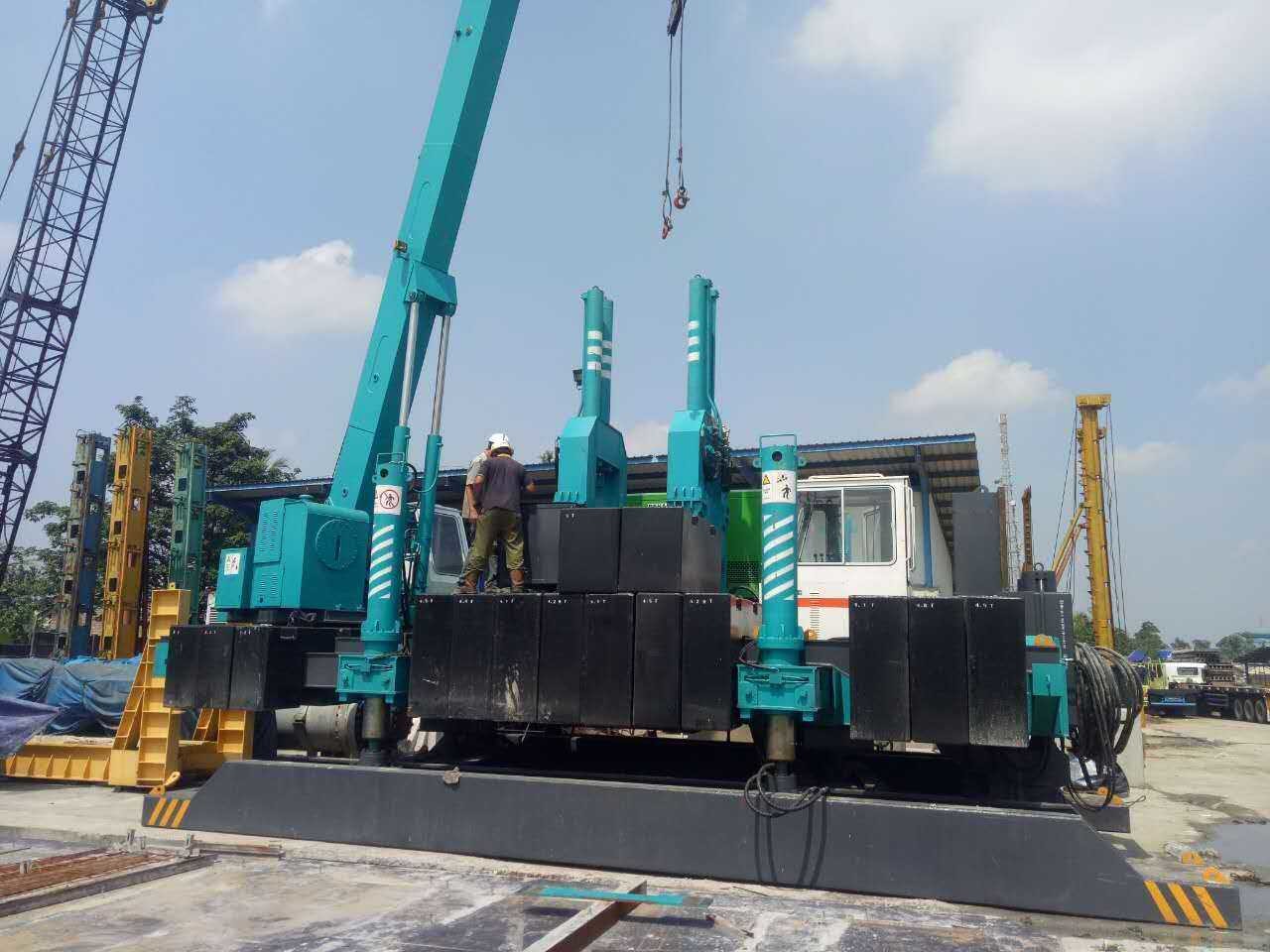 960T Piling Capacity Hydraulic Press In Pile Driver For Big Pile Construction