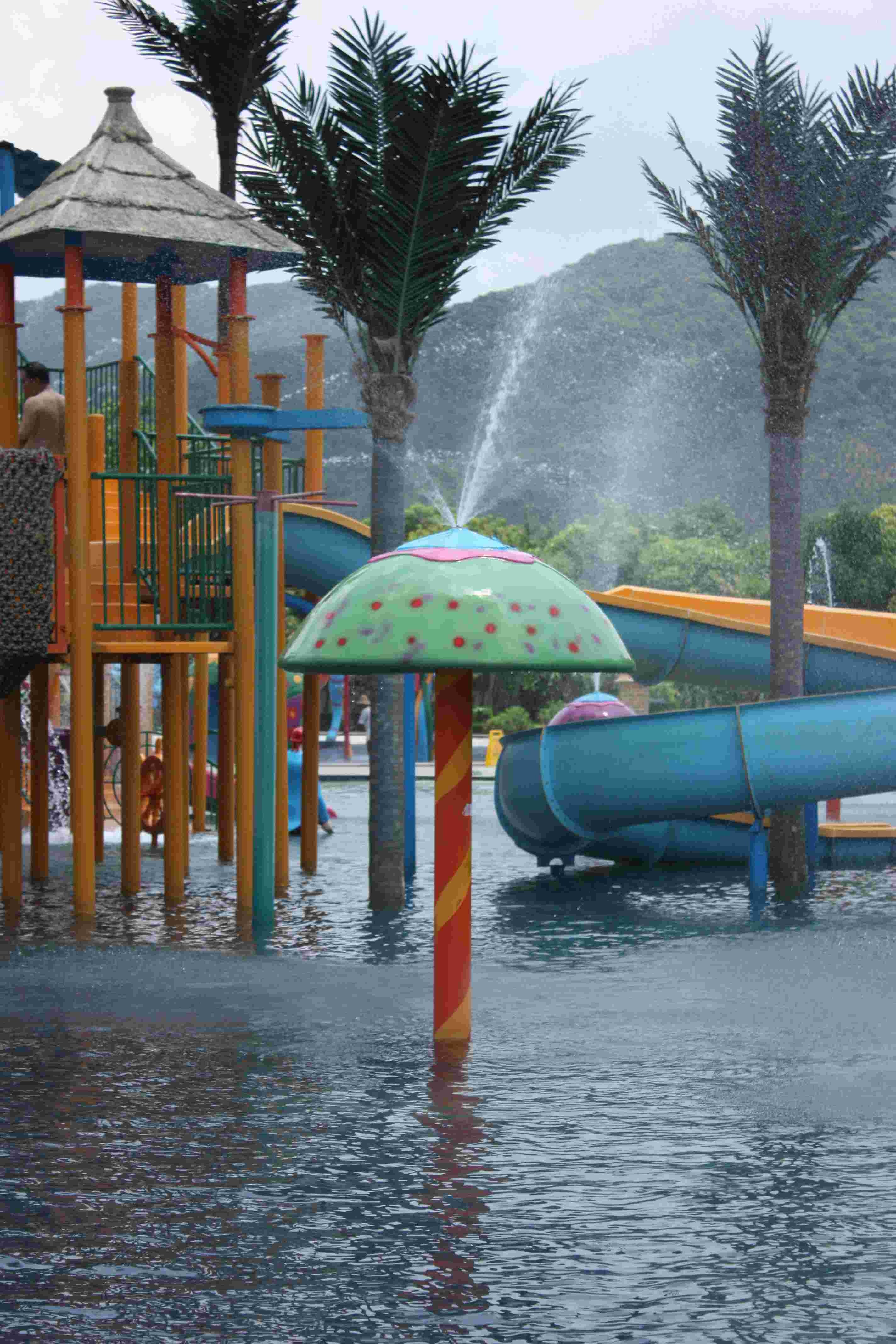 Customized Fiberglass PVC Spray Aqua Park Equipment Cartoon Mushroom Shaped