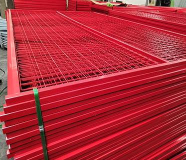 H8’/2430mm*W10’/3048mm temp fence1.2"/30mm *1.5mm wall thick mesh spacing 2"x4"/50mmx100mm*8gauge powder coated interpon