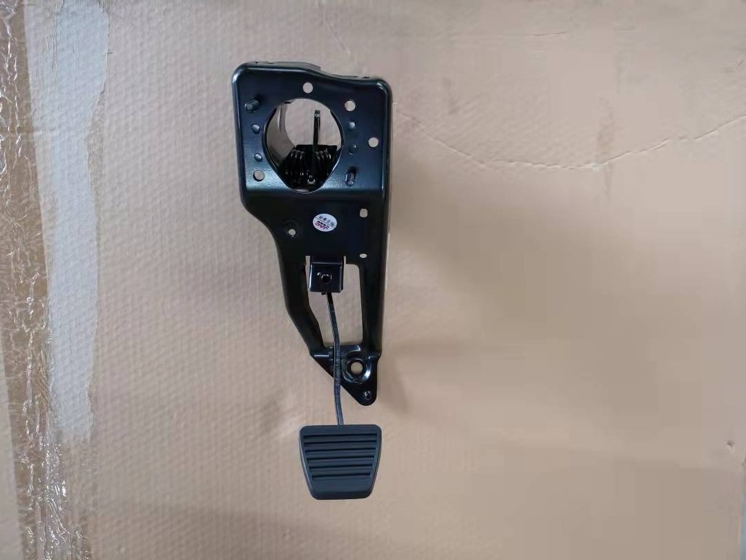 8978569790 Clutch Pedal Control Speed Change For ISUZU NKR NPR Left Foot Step