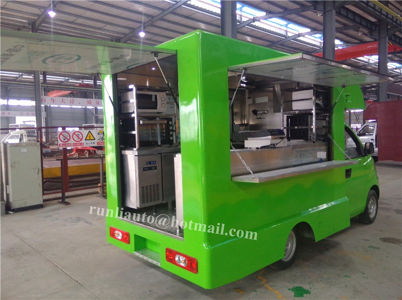 Custom Logo RHD Mobile Fast Food Truck In Malaysia Euro4 Emission Standard