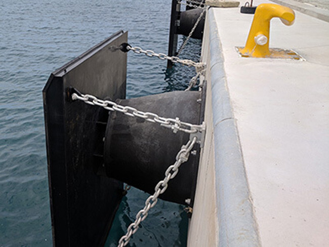 Marine Cone Rubber Fenders Cylindrical High Energy Absorption