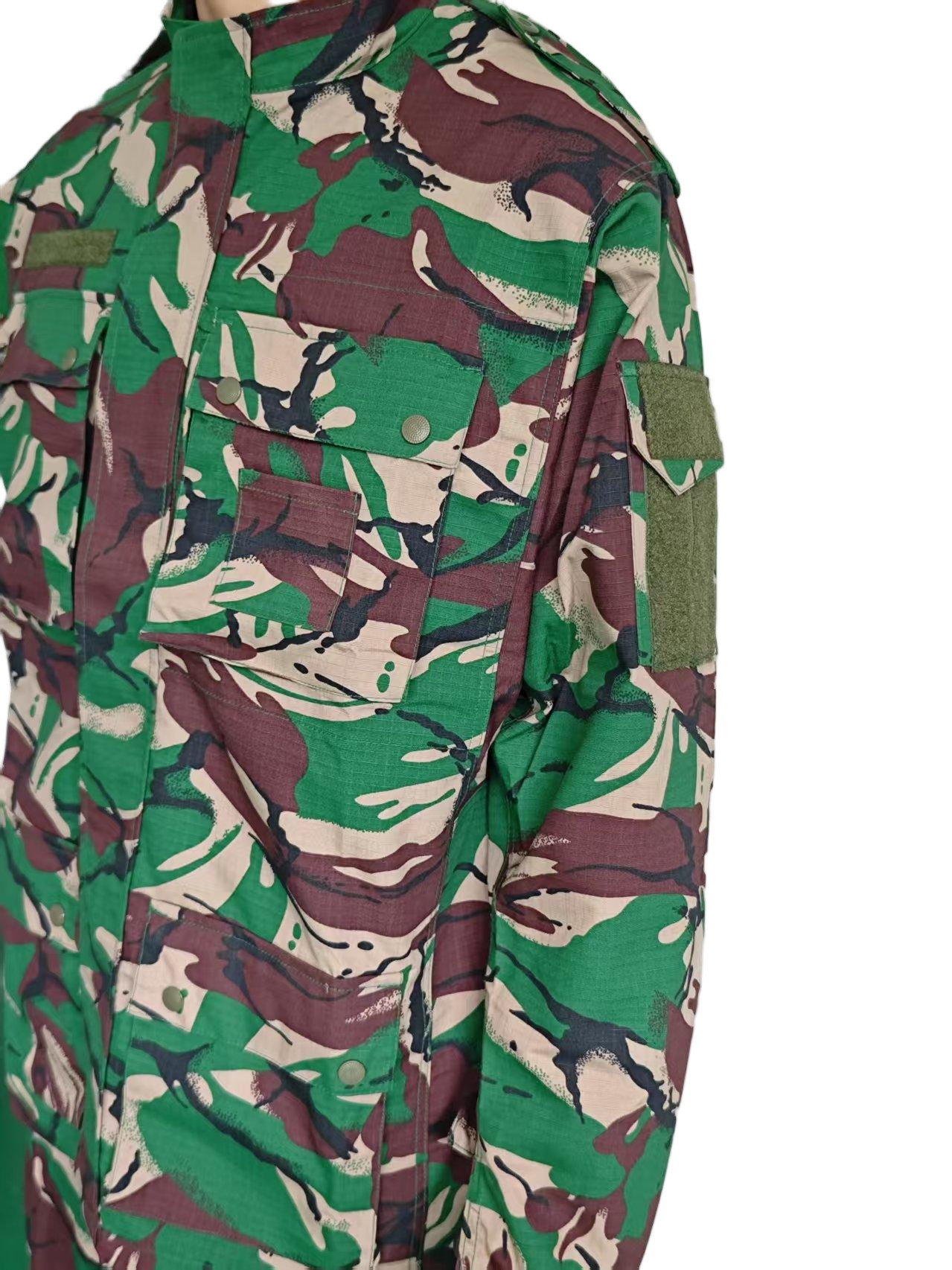 Tactical Forest Combat Uniform Woodland Camo With MOLLE and IR Reduction For Gabon