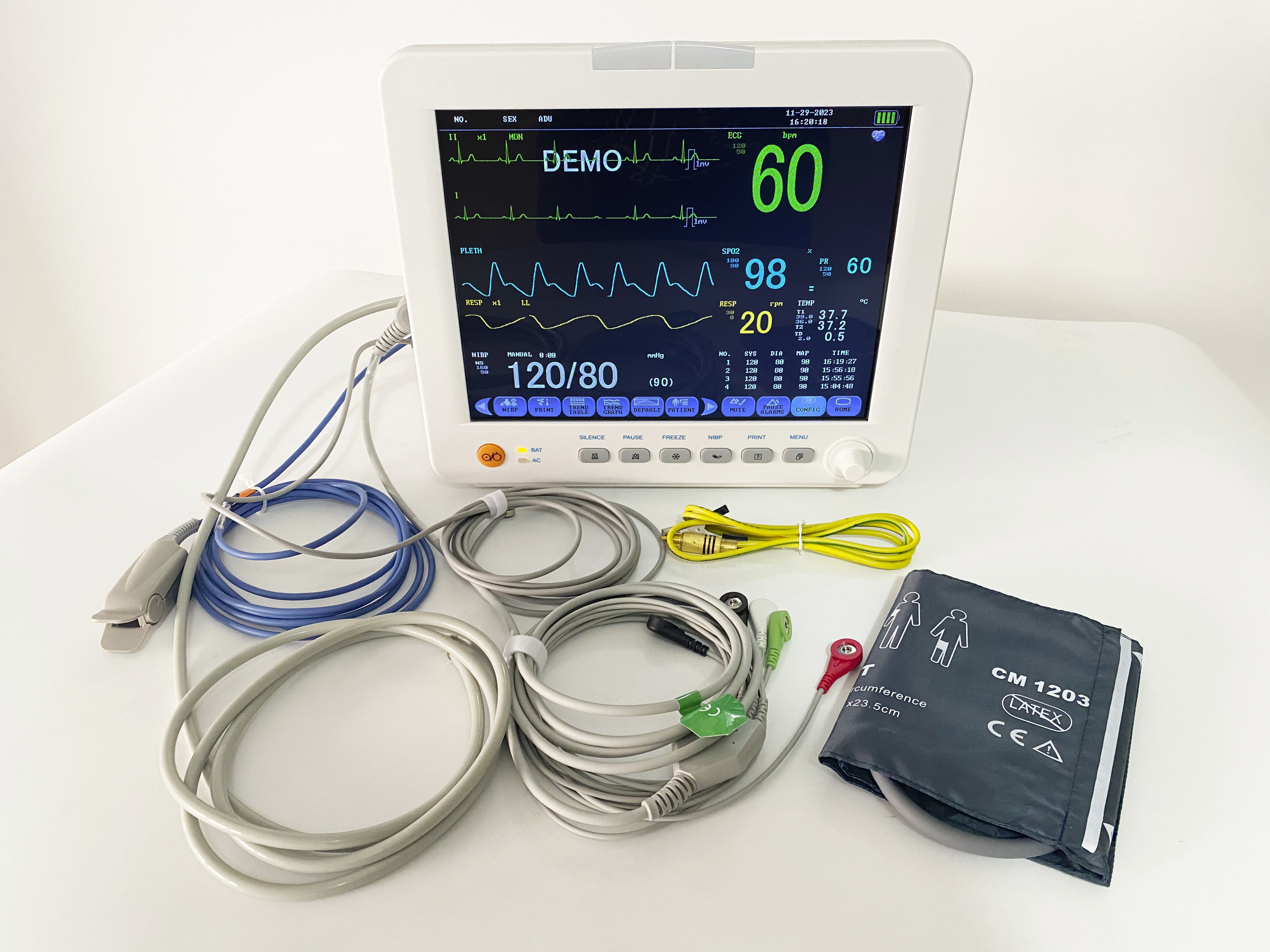 Multiparameter portable vital sign monitor cardioc patient monitor with bracket