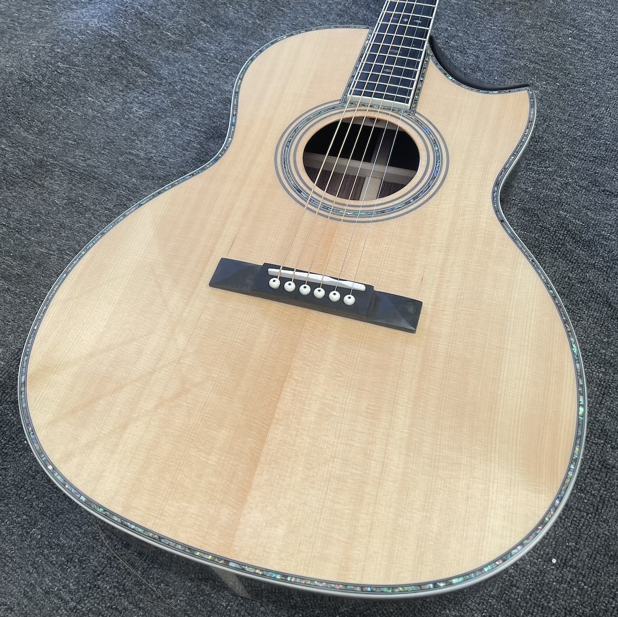 Custom OOO-45 AAAAA 5A Solid Wood Martin Style Cutaway Acoustic Guitar with Ebony Fingerboard 12 Frets 43mm Width Nut, Accept Guitar OEM