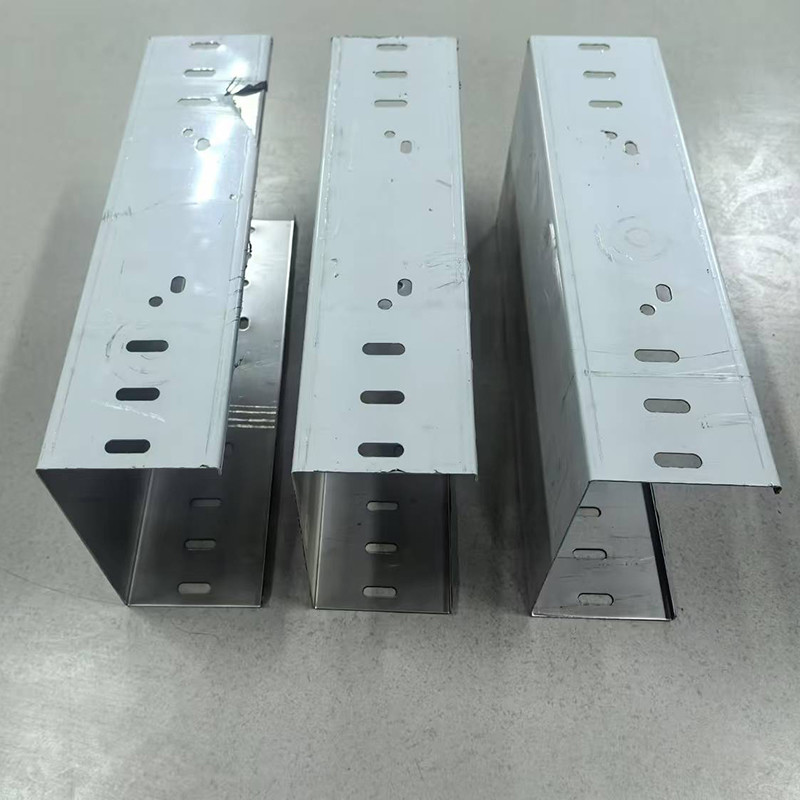 Customized Sheet Metal Cable Tray Silver For Organized Cable Management 50mm-1000mm