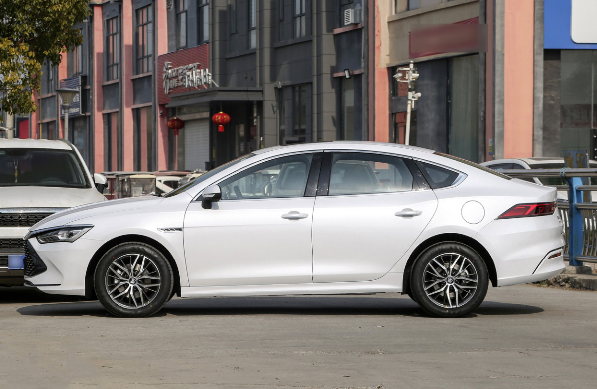 BYD Qin Plus 2023 Champion Version DM-i 120km Leading Model Plug-in Hybrid Car