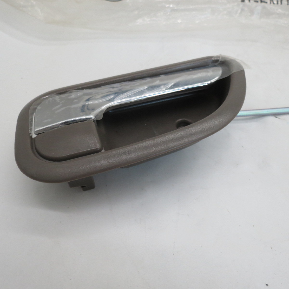 Selling Right front door inside handle L0610152303A0