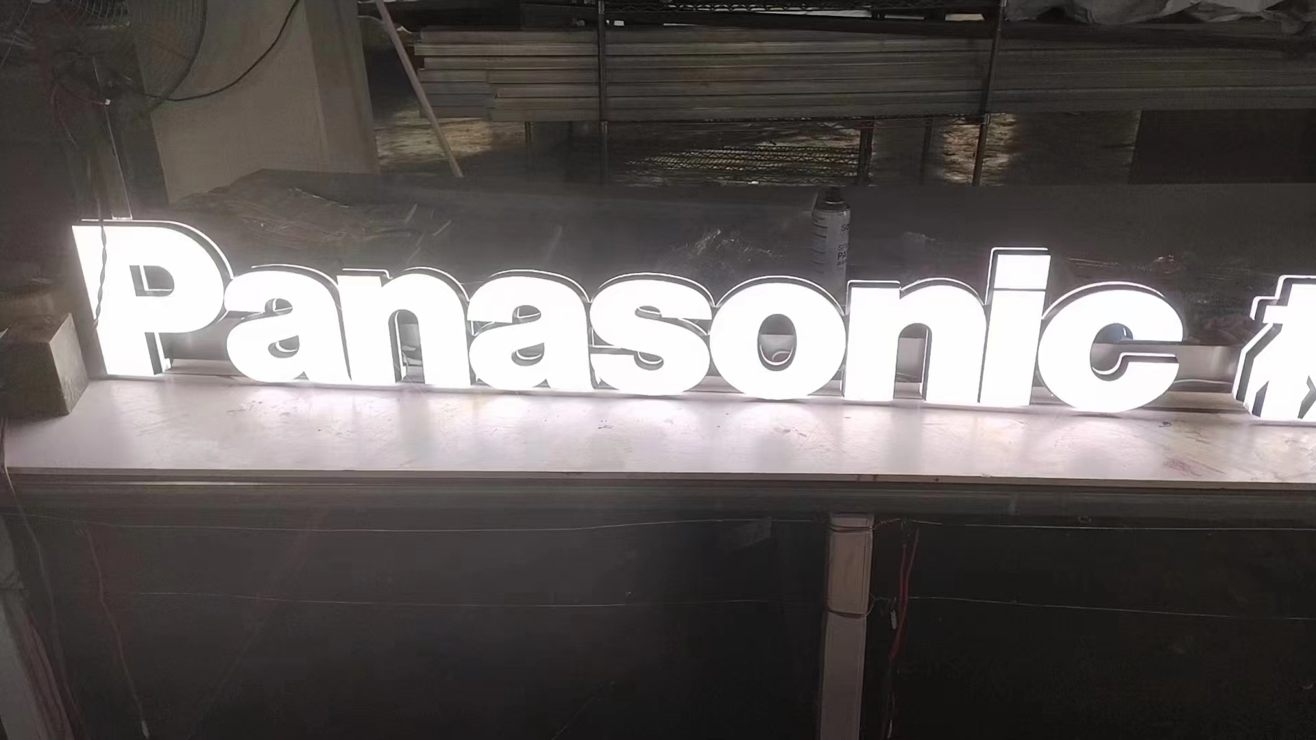 Custom 3d Stainless Steel Interior Wall Letter Logo Sign with Luminous Effect Display