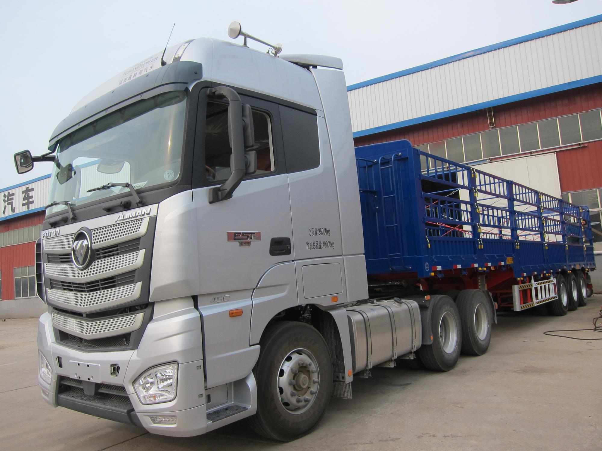 Semi Trailer Cargo Carrier Livestock Transport Fence Trailer with Dual Line Braking System
