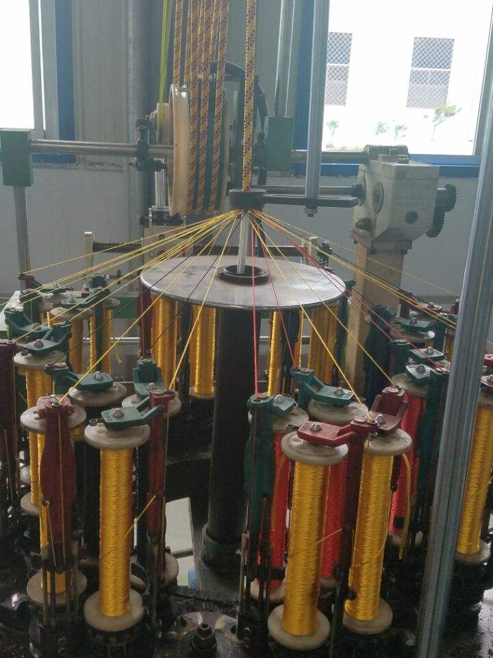 35 Ton 70 Mpa Hydraulic Press Machine For Compressing Playground Accessories