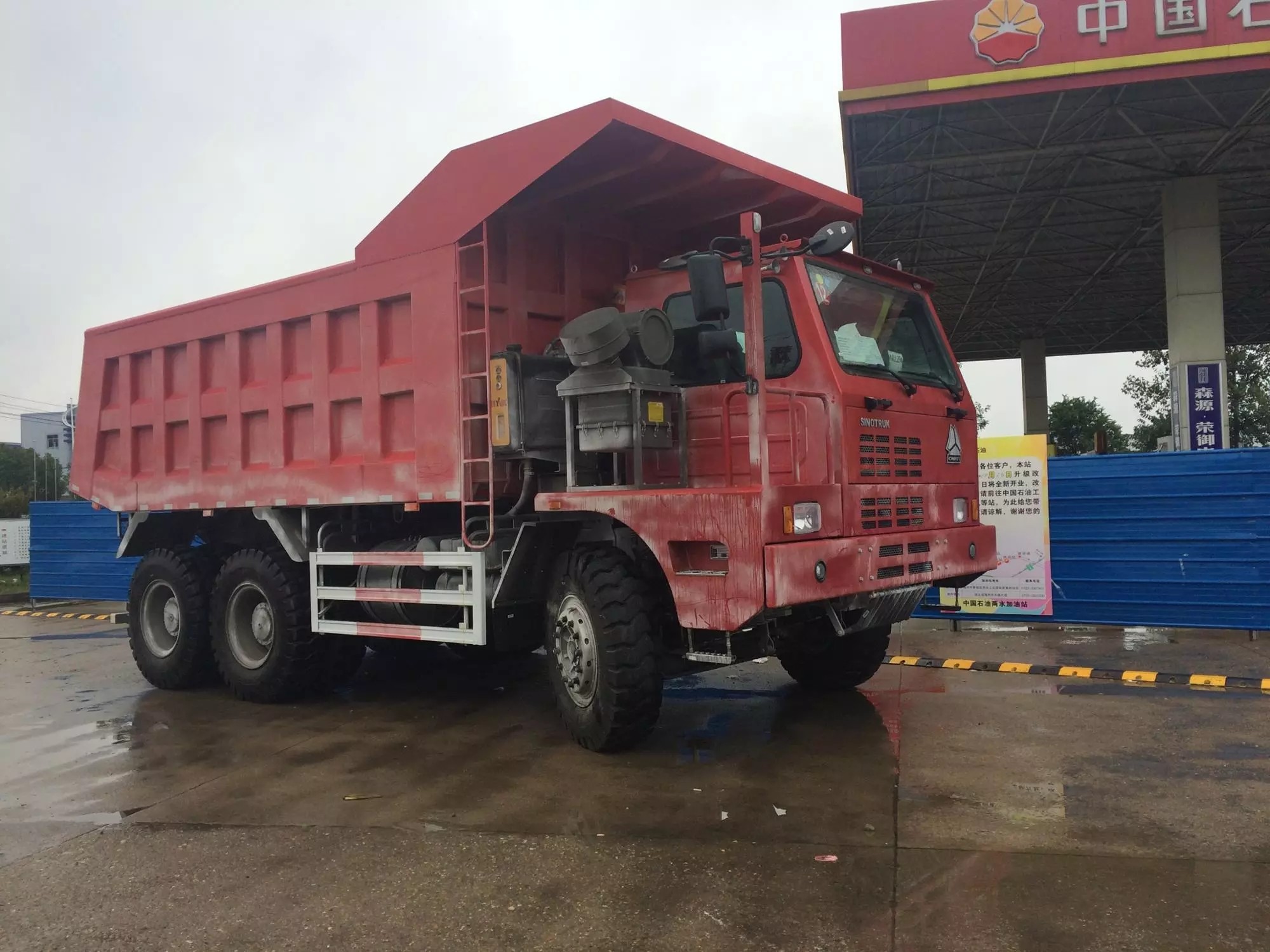 Sinotruck 50T 371HP heavy-duty mining self-dumping truck with Germany Man Axle for Rough Terrain Road ZZ5507S3840AJ