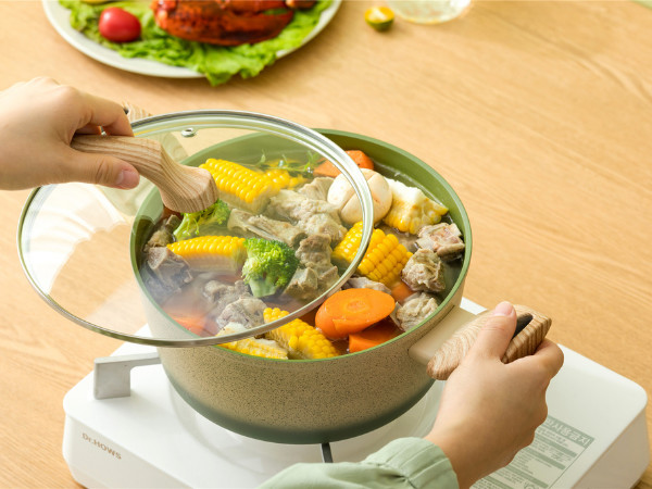 Non Stick Aluminum Casserole With Reinforced Coating And Detachable Handle