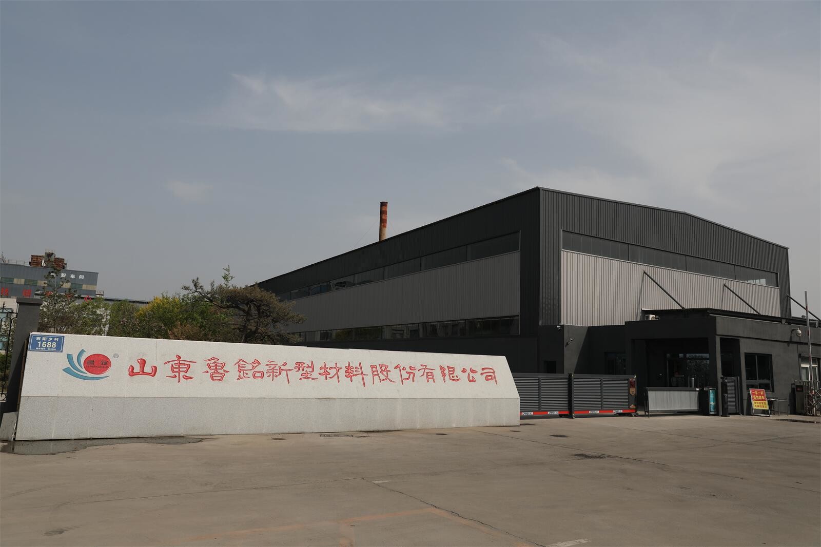 Energy Saving And Longer Service Time Corundum Mullite Honeycomb Ceramic For Chemical Industry