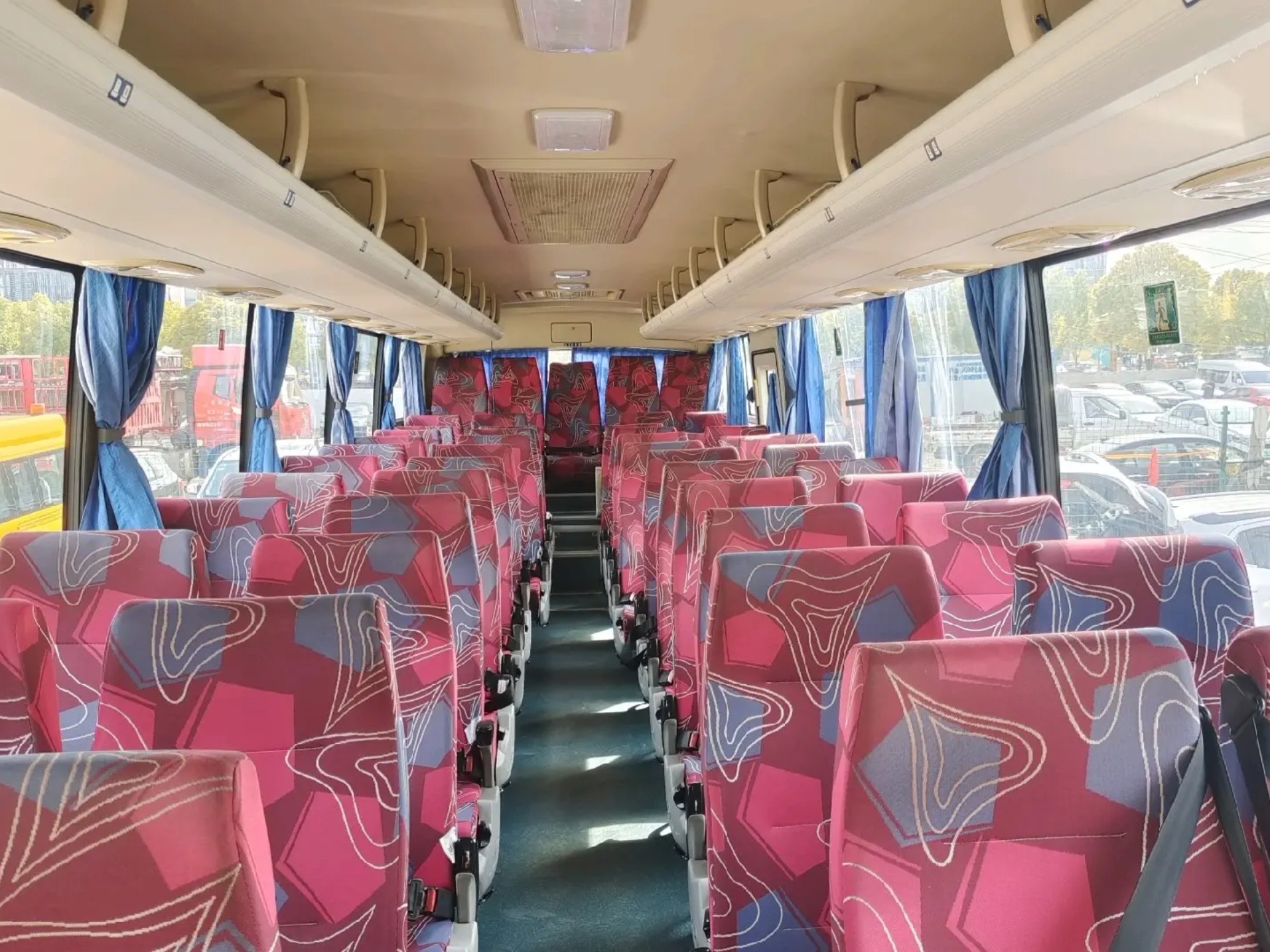 Used Mci Bus Weichai Engine 50 Seats Luggage Compartment Single Door LHD/RHD 2nd Hand Higer KLQ6115