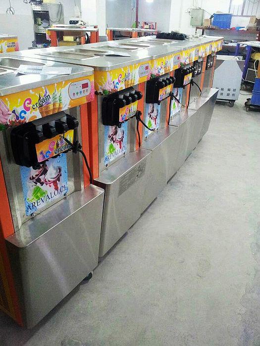 22L / H Twist Flavor Ice Cream Making Machines For Dessert Shop