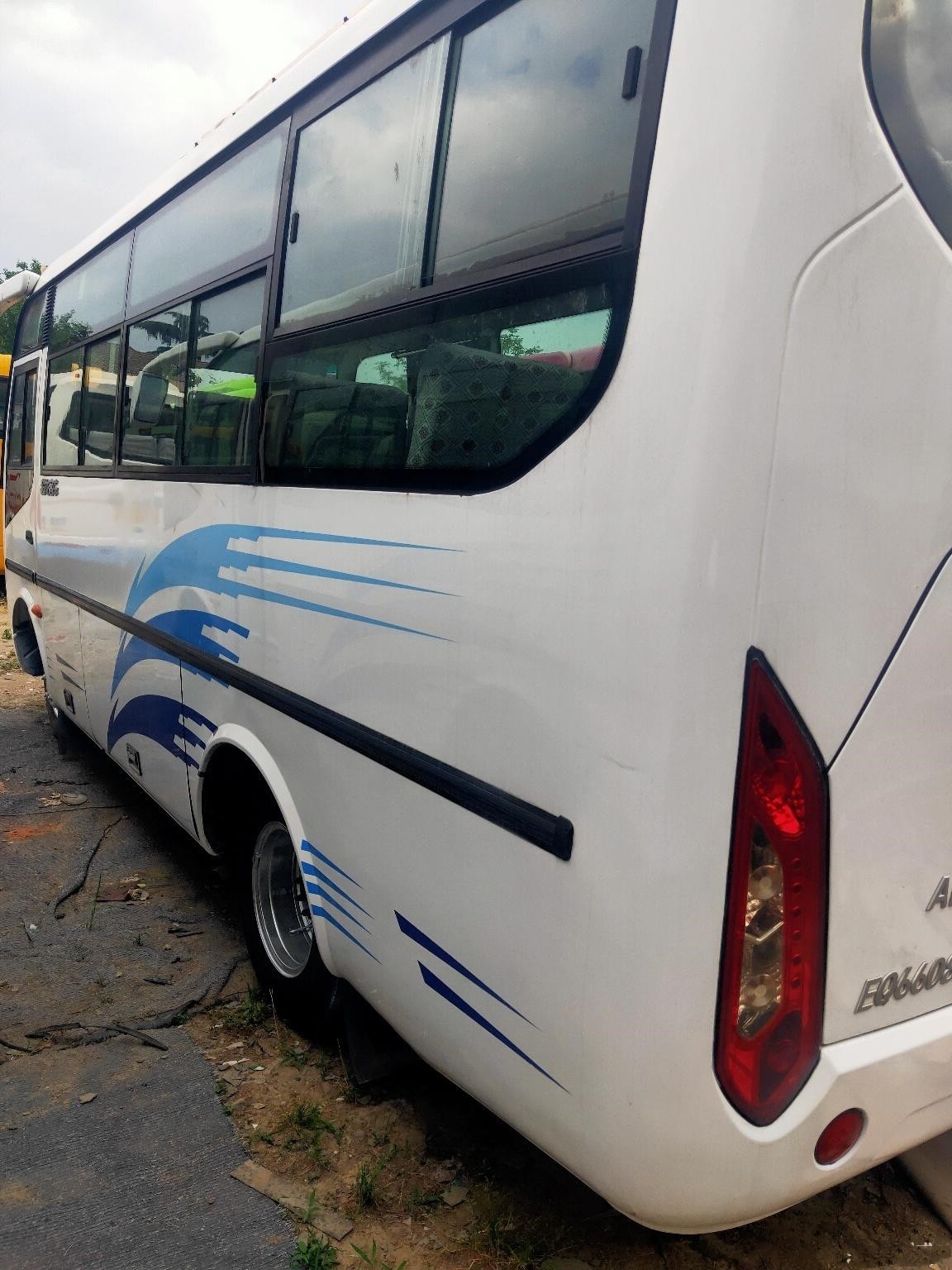 Used Mini Bus Used Dongfeng Bus EQ6608LTV1 19 Seats Front Engine Manual Transmission