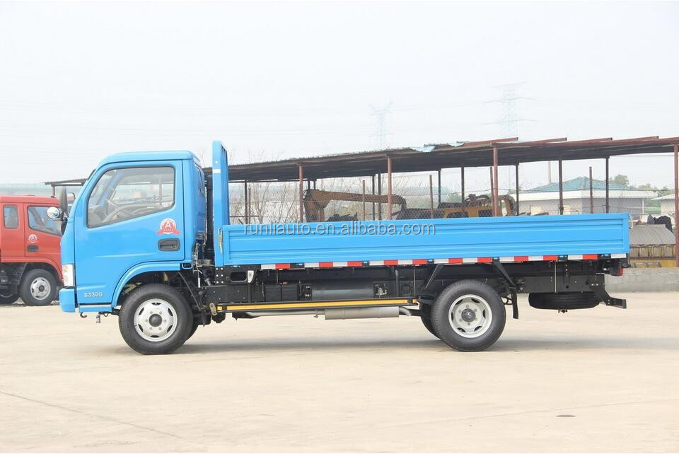 Dongfeng 6 Wheels Light Cargo Truck 102HP Euro 3 Emission Level