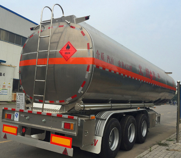 Semi trailer fuel tanker 38000 liters