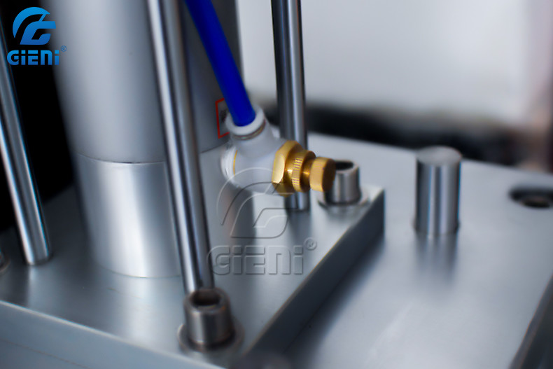 0.6kw Desktop Cosmetic Powder Filling Machine AC220V 1P Cosmetic Powder Press Machine