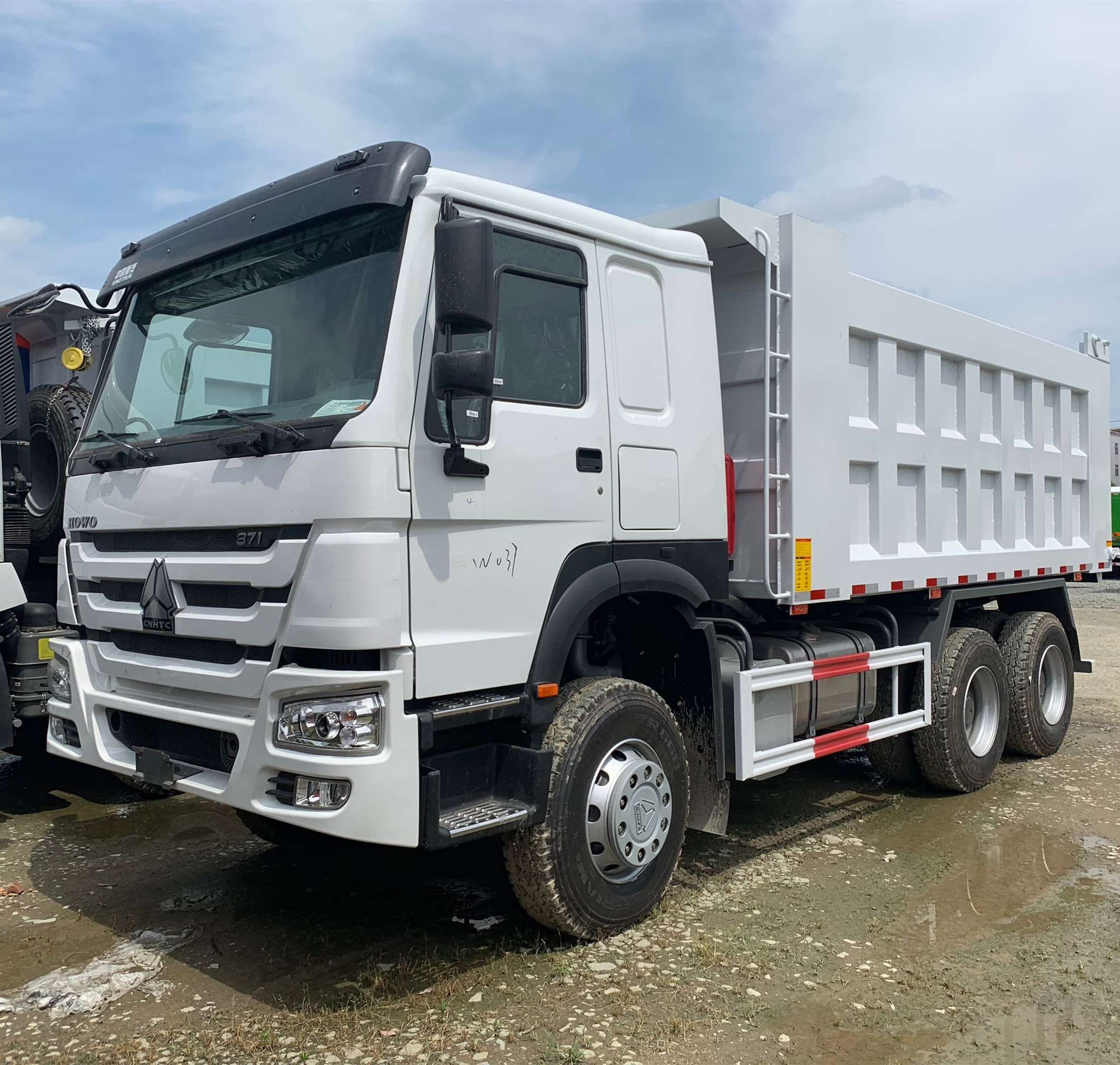 Sinotruk Howo 6X4 20 CBM small mini light weight duty dump trucks used 6 wheel camiones tipper sino truck usd dump