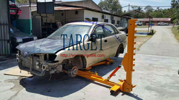 Mini car bench/chassis straightener